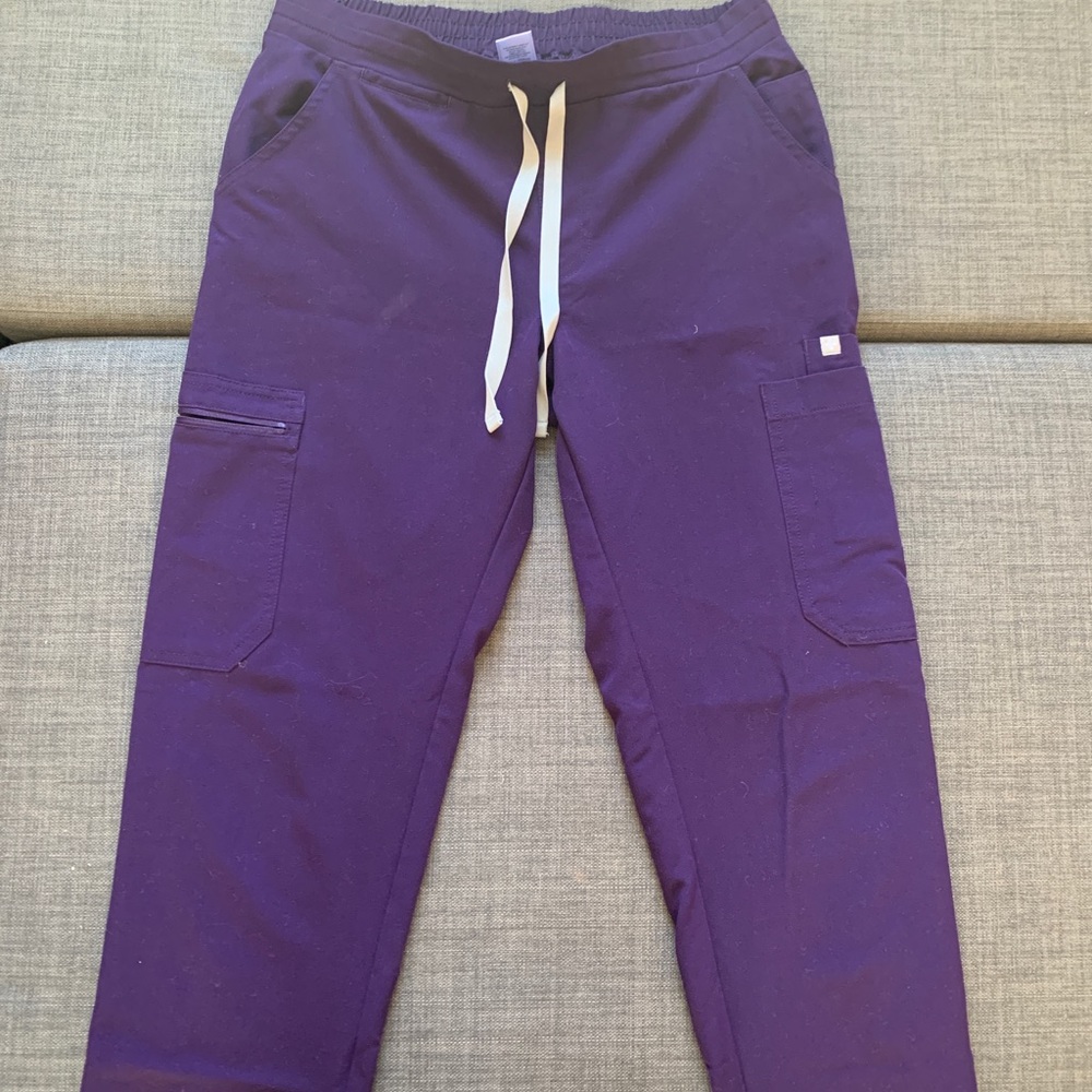FIGS SCRUB SET IN ROYAL PURPLE